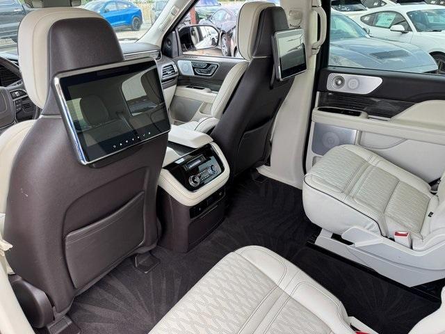 Photo of 2021 Pristine White Lincoln Navigator