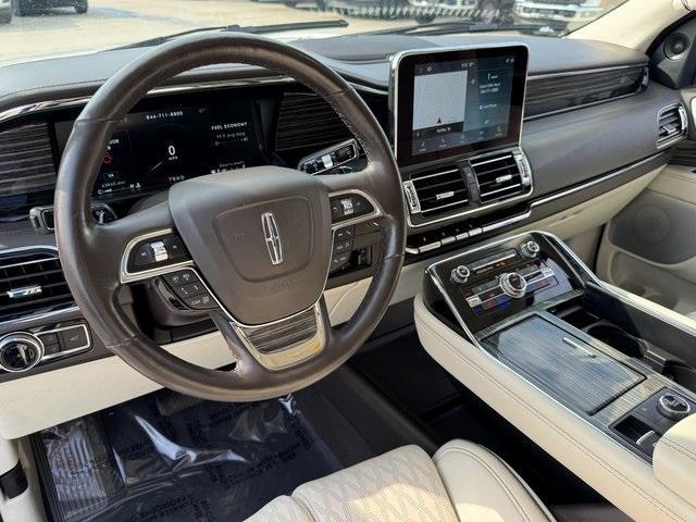 Photo of 2021 Pristine White Lincoln Navigator