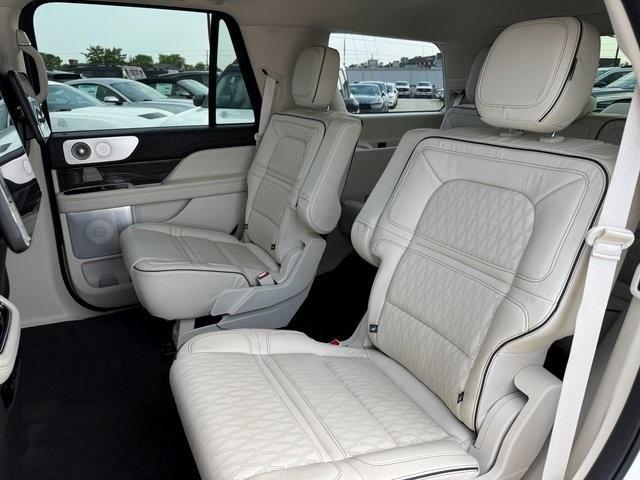 Photo of 2021 Pristine White Lincoln Navigator