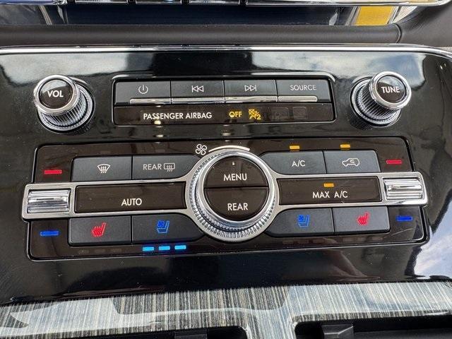 Photo of 2021 Pristine White Lincoln Navigator