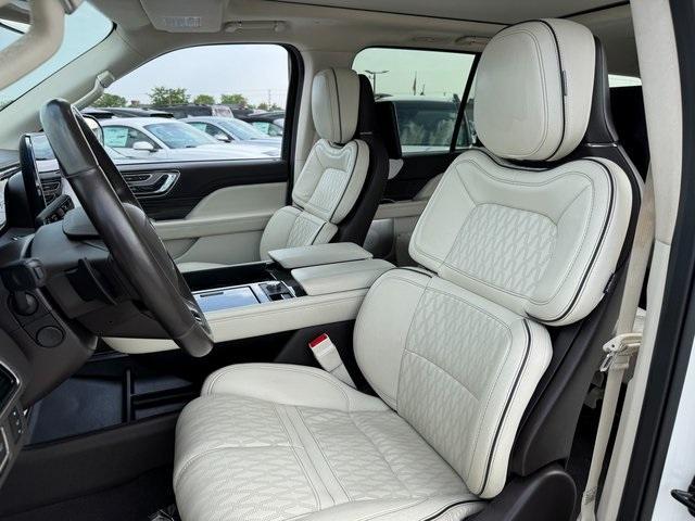 Photo of 2021 Pristine White Lincoln Navigator