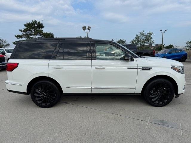Photo of 2021 Pristine White Lincoln Navigator
