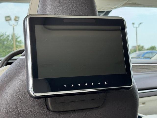 Photo of 2021 Pristine White Lincoln Navigator