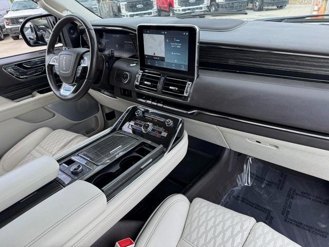 Photo of 2021 Pristine White Lincoln Navigator