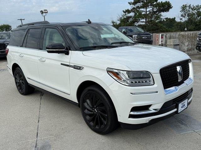 Photo of 2021 Pristine White Lincoln Navigator