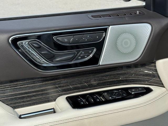 Photo of 2021 Pristine White Lincoln Navigator