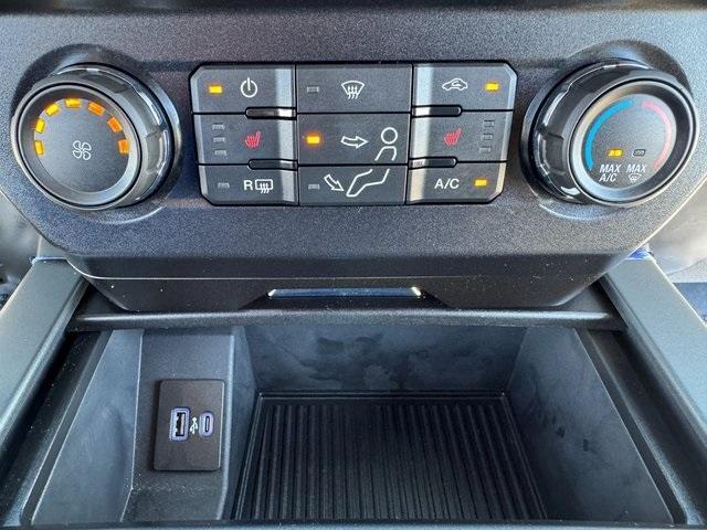 Photo of 2022 Oxford White Ford F-250
