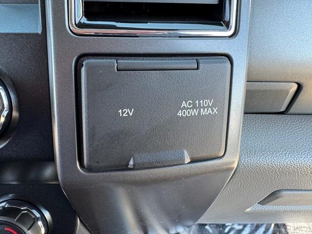 Photo of 2022 Oxford White Ford F-250