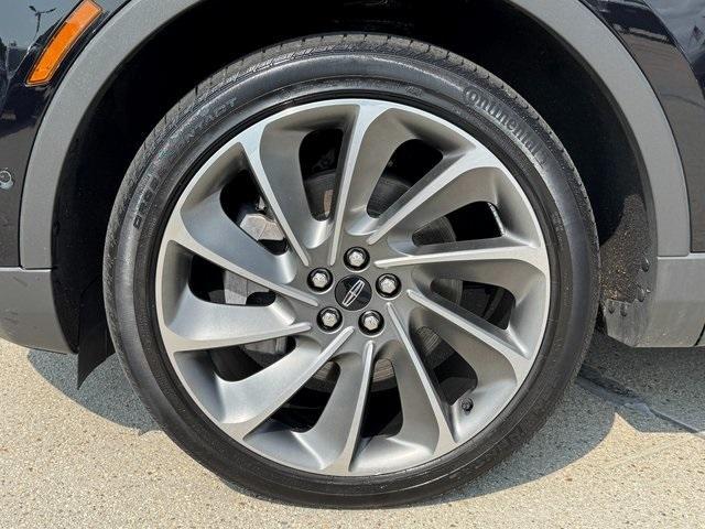 Photo of 2022 Infinite Black Metallic Lincoln Nautilus