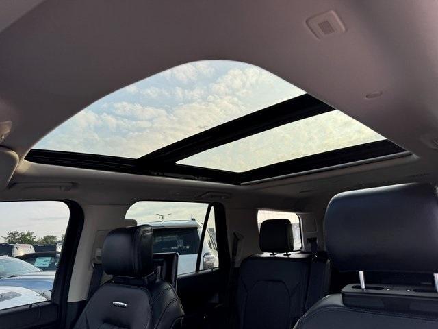Photo of 2019 Ruby Red Metallic Ford Expedition