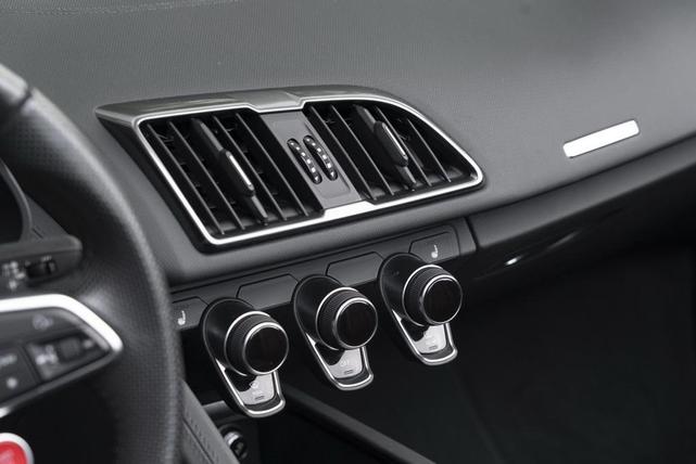 Photo of 2022 Ibis White/Black Roof Audi R8