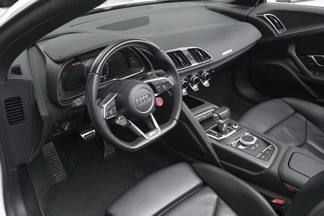 Photo of 2022 Ibis White/Black Roof Audi R8