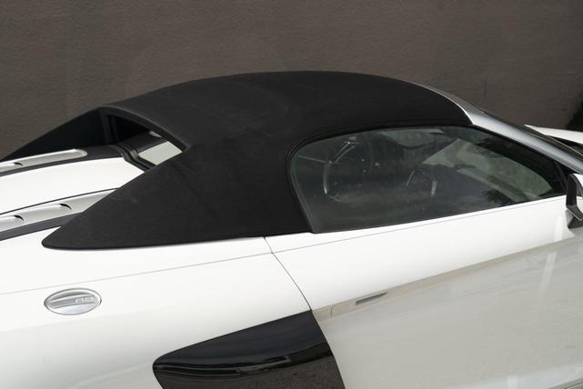 Photo of 2022 Ibis White/Black Roof Audi R8