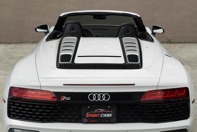 Photo of 2022 Ibis White/Black Roof Audi R8