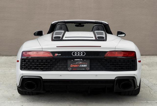 Photo of 2022 Ibis White/Black Roof Audi R8