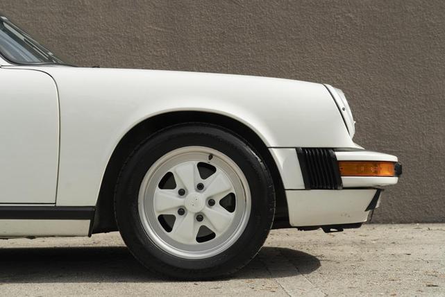 Photo of 1988 White Porsche 911