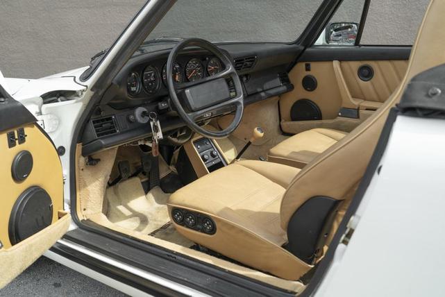 Photo of 1988 White Porsche 911