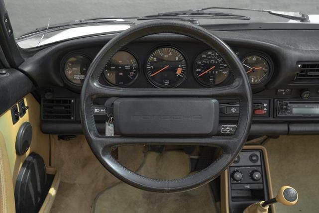 Photo of 1988 White Porsche 911