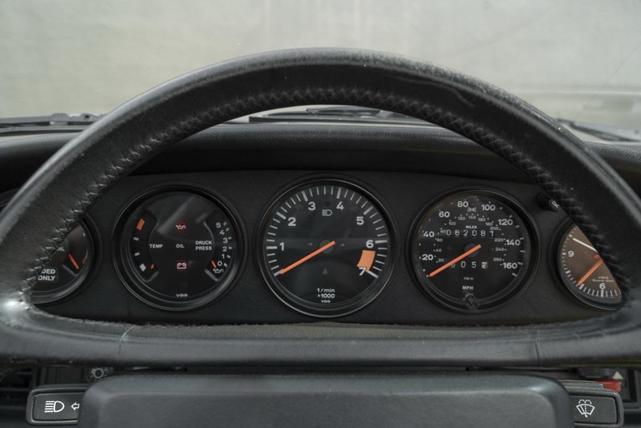 Photo of 1988 White Porsche 911
