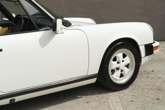 Photo of 1988 White Porsche 911