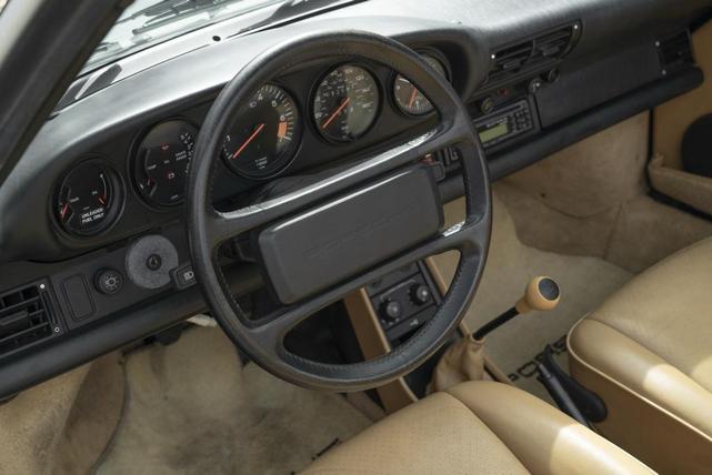 Photo of 1988 White Porsche 911