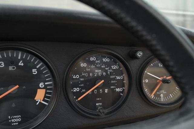 Photo of 1988 White Porsche 911