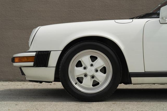 Photo of 1988 White Porsche 911