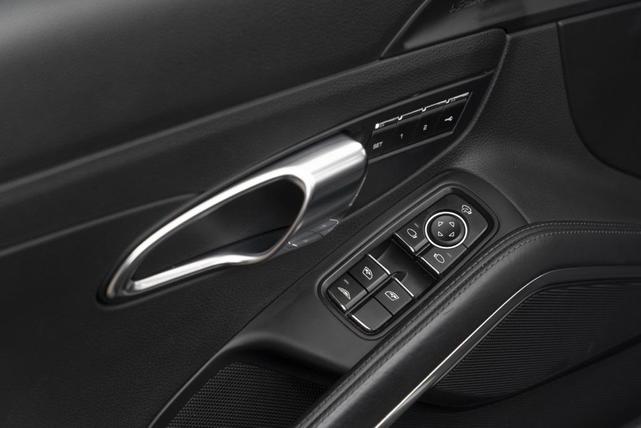 Photo of 2019 Black Porsche 911