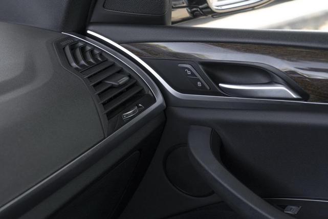 Photo of 2021 Black Sapphire Metallic BMW X3
