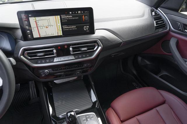 Photo of 2022 Black Sapphire Metallic BMW X3