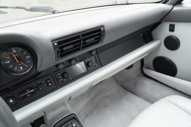 Photo of 1992 White Porsche 911