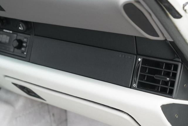 Photo of 1992 White Porsche 911