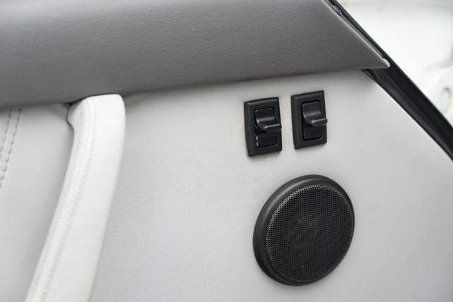 Photo of 1992 White Porsche 911