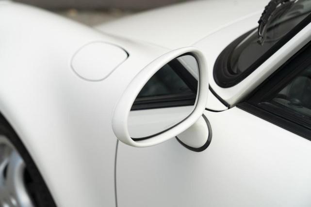Photo of 1992 White Porsche 911