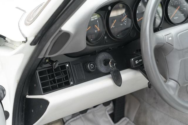 Photo of 1992 White Porsche 911