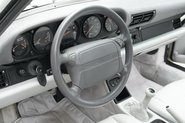 Photo of 1992 White Porsche 911