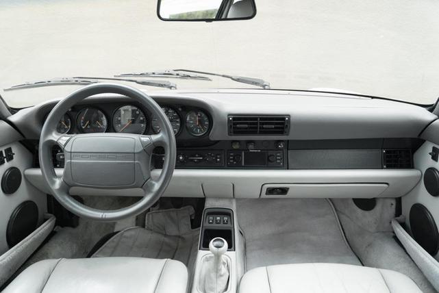 Photo of 1992 White Porsche 911