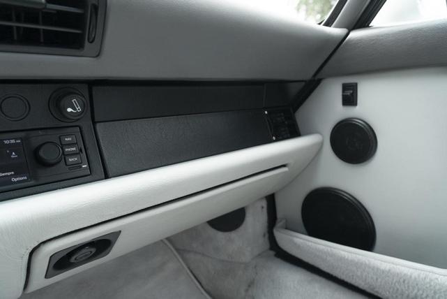 Photo of 1992 White Porsche 911
