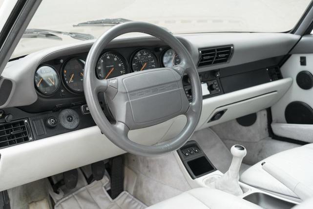 Photo of 1992 White Porsche 911