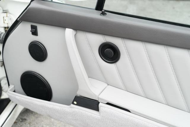 Photo of 1992 White Porsche 911