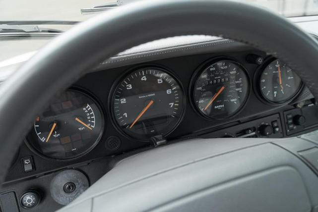 Photo of 1992 White Porsche 911