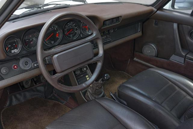 Photo of 1985 White Porsche 911