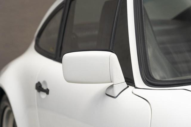 Photo of 1985 White Porsche 911