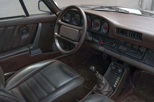 Photo of 1985 White Porsche 911