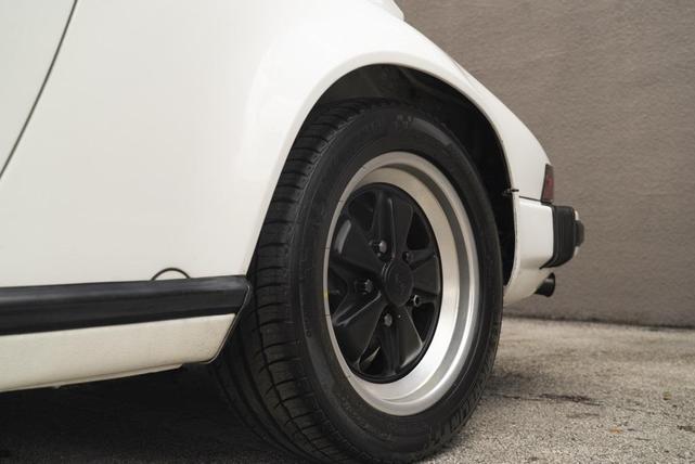 Photo of 1985 White Porsche 911