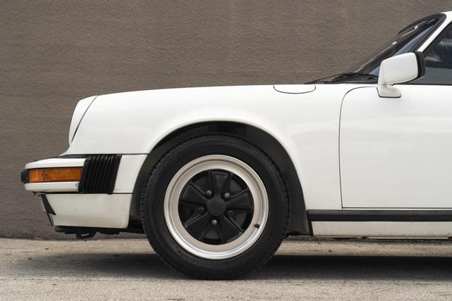 Photo of 1985 White Porsche 911
