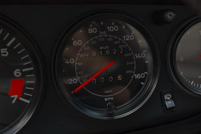 Photo of 1985 White Porsche 911