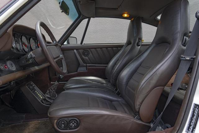 Photo of 1985 White Porsche 911
