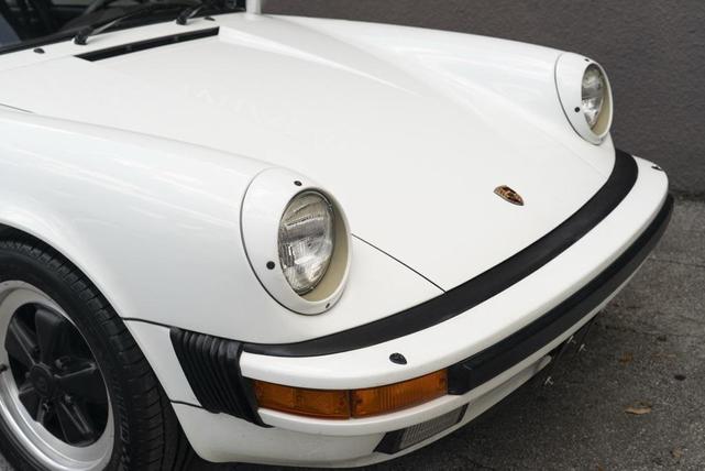 Photo of 1985 White Porsche 911