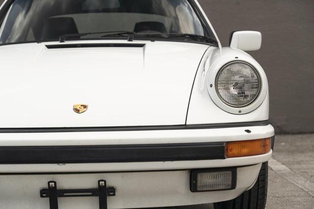 Photo of 1985 White Porsche 911